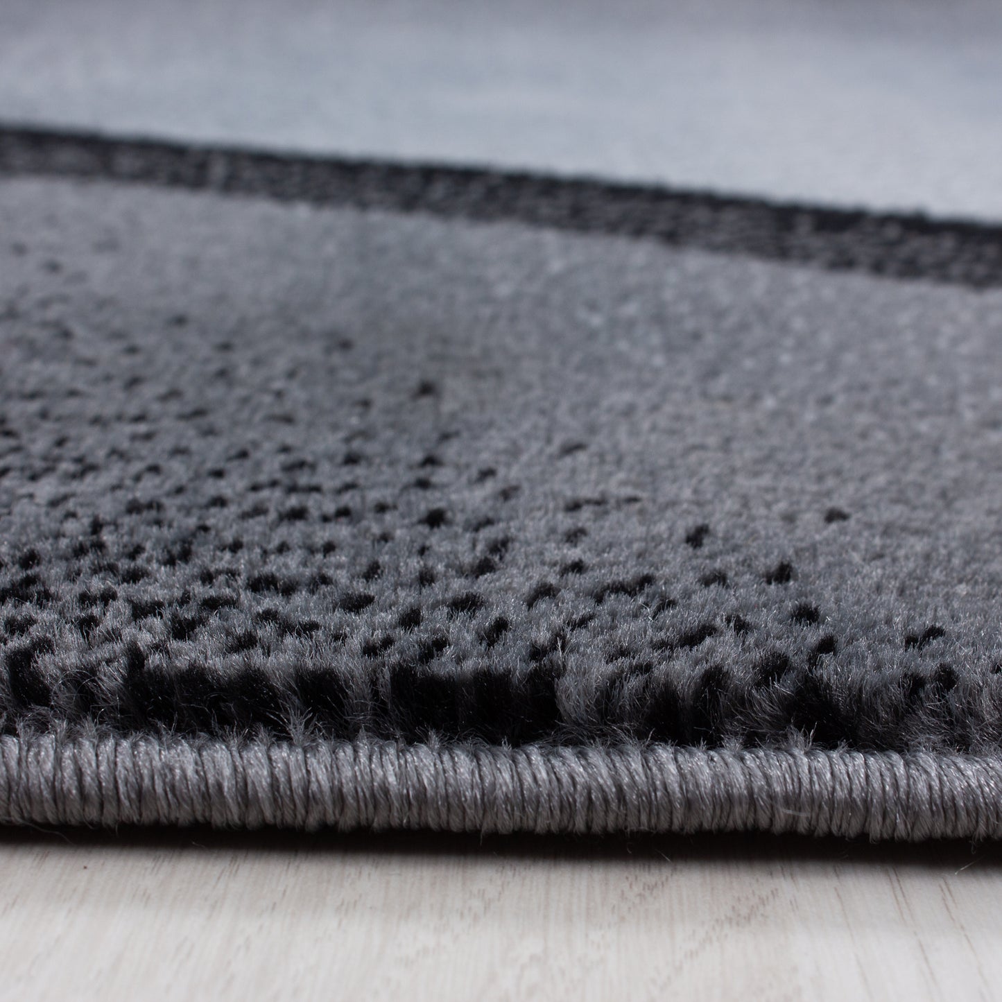 Teppich PLUS 8010 Black
